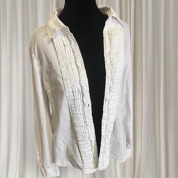 Elle White Shirt with Red Label - Picture 1 of 4